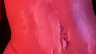 petite Belindanohemy massaging body with cream