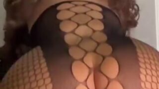 slut babe Belindanohemy playing with cock dildo nude