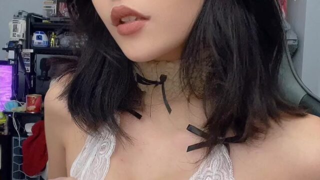 beautiful whore butterywaterboi crushing her boobs video